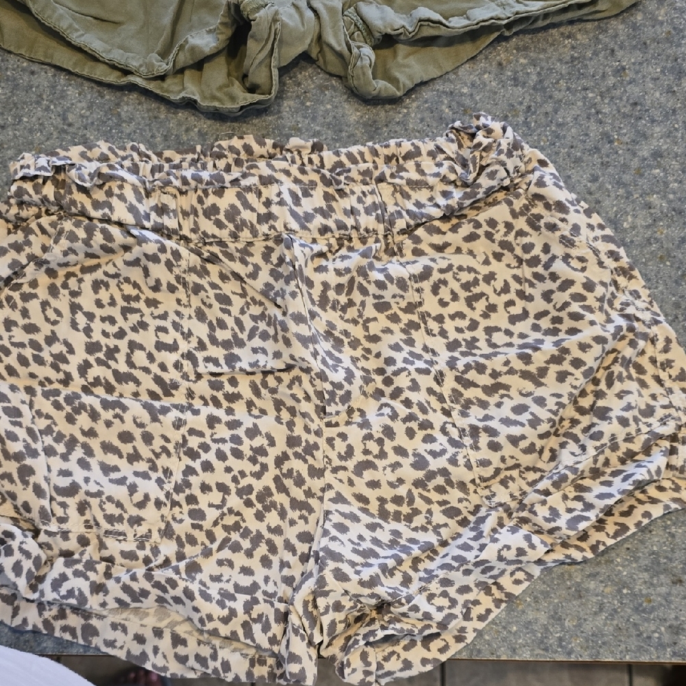 Aerie Leopard Print Women's Shorts With Pockets